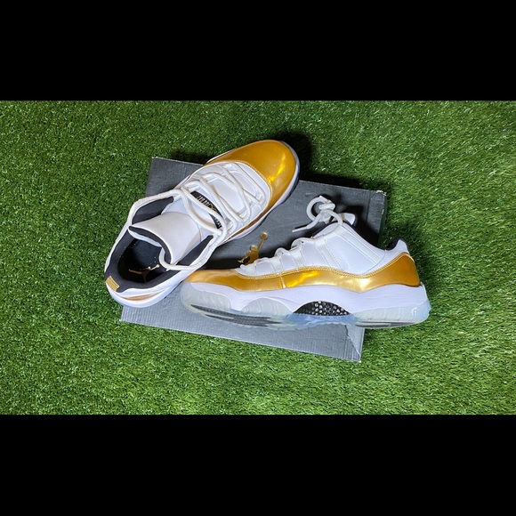 Jordan 11 Low “Closing Ceremony” - Picture 4 of 4